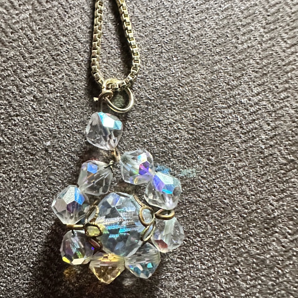 Elegant Crystal Pendant Necklace - Picture 3 of 5